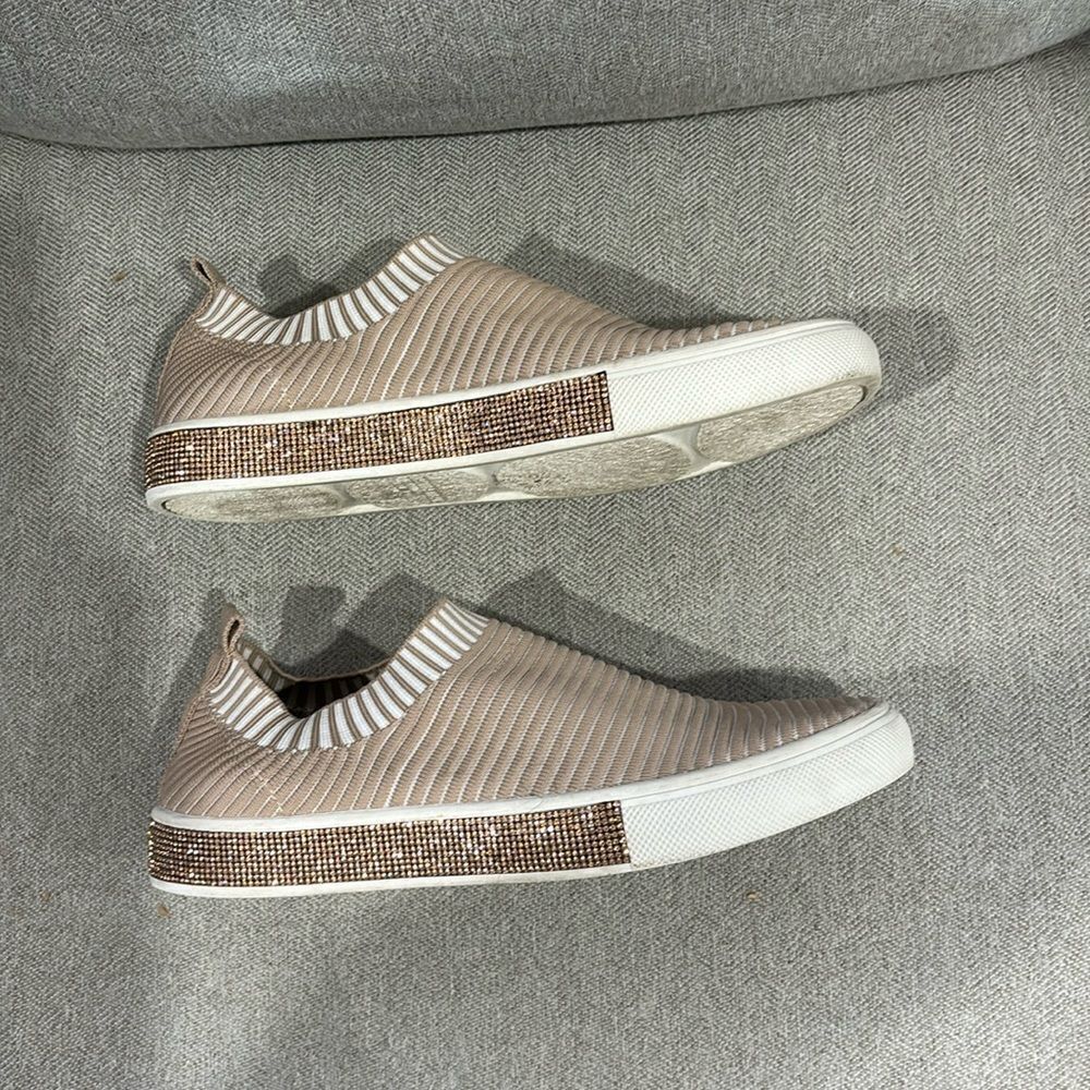 Bernie Mev. Iris slip ons sz 9